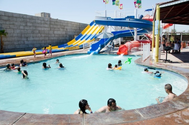 Piscina de toboganes